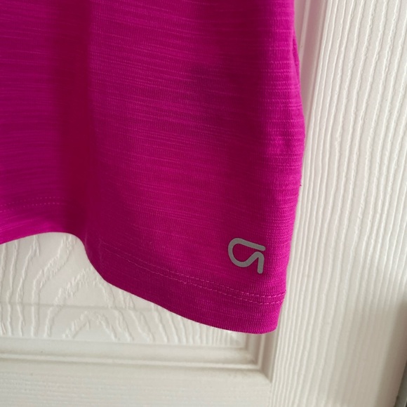 Brand new! Never wear!Gap fit - XS size bright pink T-shirts - Picture 2 of 5